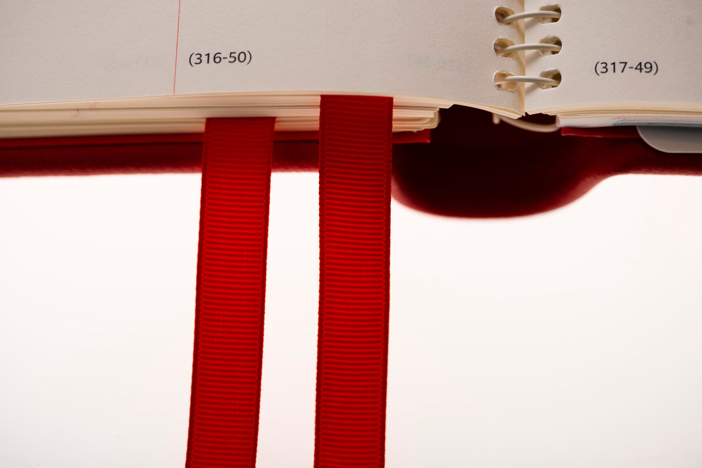 The Economist - 2024 - Desk Diary - Week to View - Red